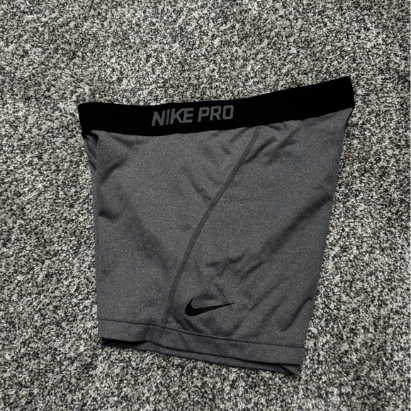 Nike Pro Shorts - Picture 3 of 4